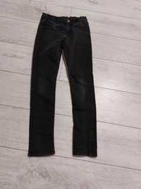 Spodnie czarne 152