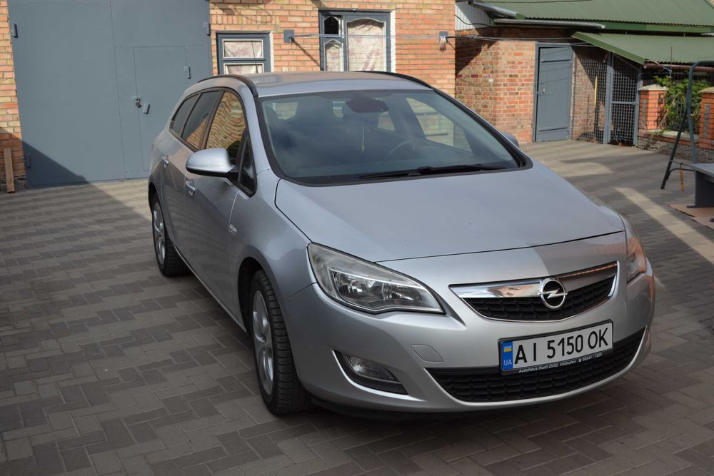 Продам Opel Astra J