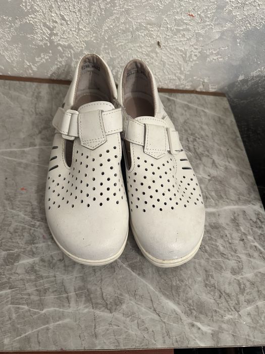 Жіноче шкіряне взуття