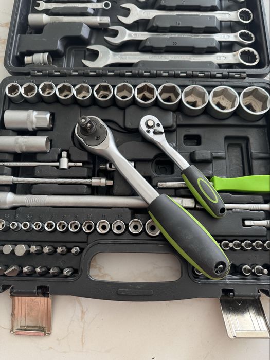 Набір інструментів 82 одиниці. Тріскачка, ключ, головка