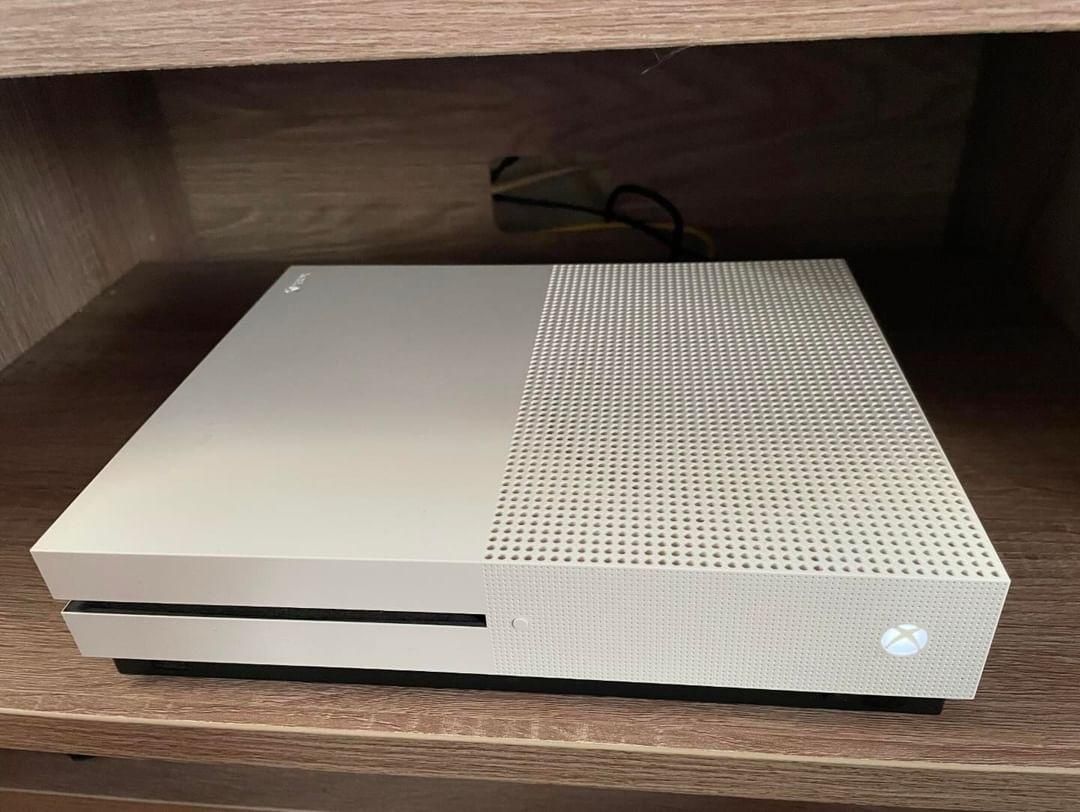 Xbox One s 1TB..