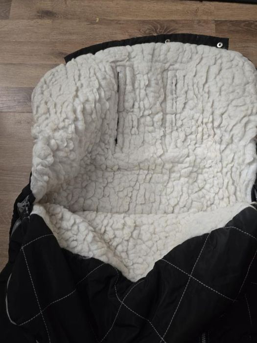 Конверт в коляску на овчині, муфти на коляску