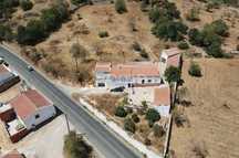 Moradia V2+1 em Paderne c/ Terreno de 6.080m2 Armazém, Garagem e An...