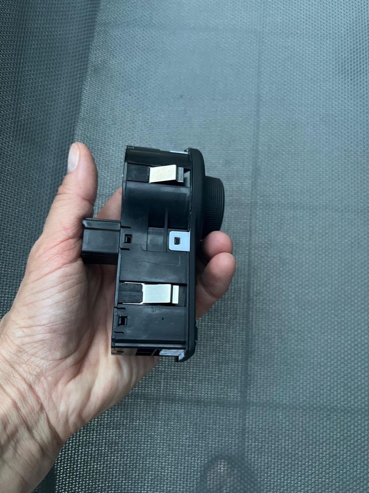 Włącznik świateł Jeep Renegade lift