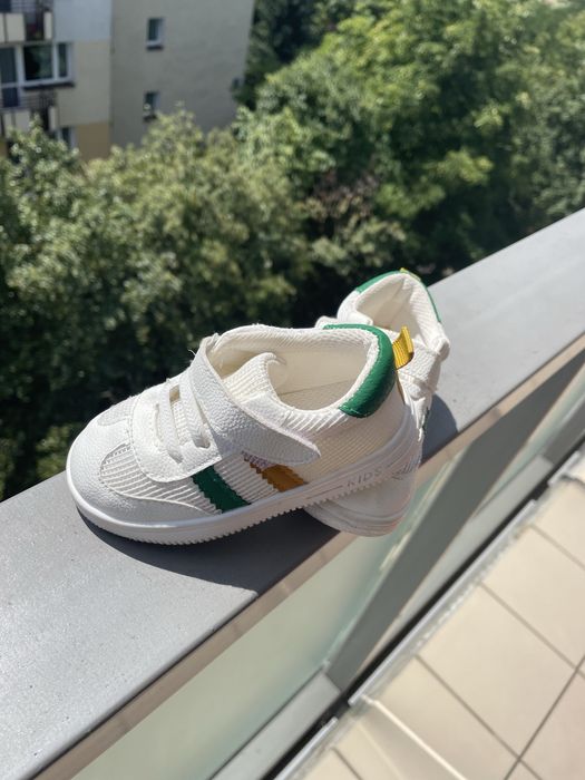 Buty 19 rozmiar mierzone za pomocą miarki 14