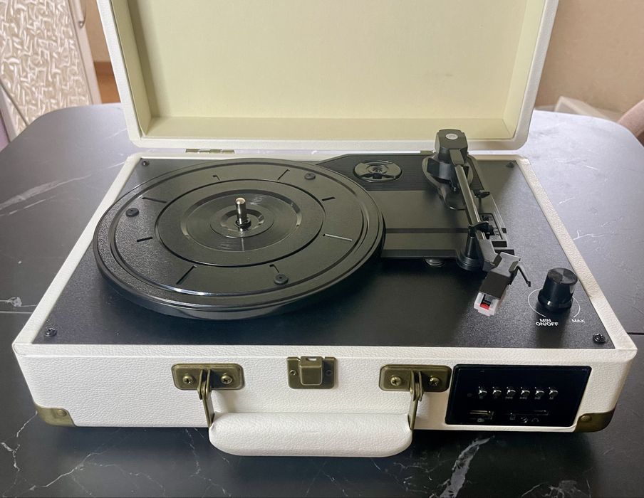Вініловий програвач m46 білий usb радіо Bluetooth у іормі валізи