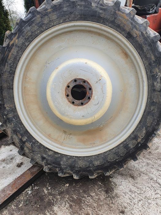 Kola wąskie miedzyrzedowe case opony 300/95R46