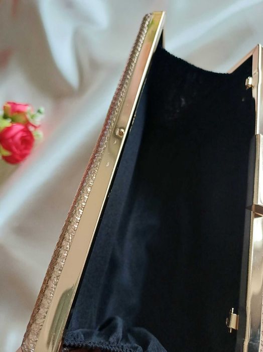 Wieczorowa kopertówka - Karbowane złoto