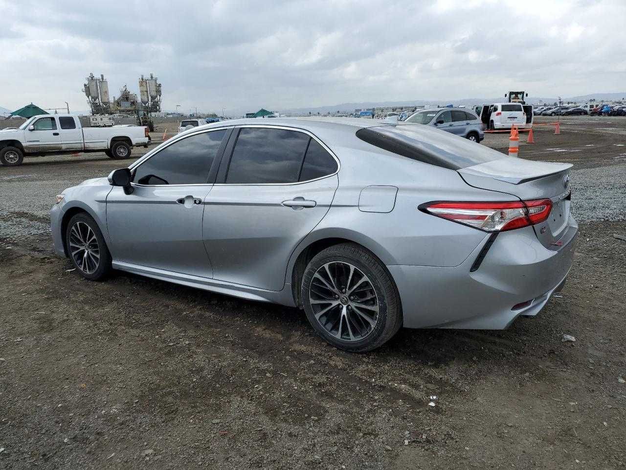 Toyota Camry SE 2020