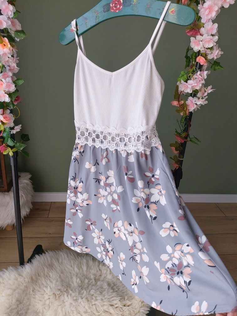 Damska sukienka Shein na ramiączkach biala z szaroniebieskim w kwiatki