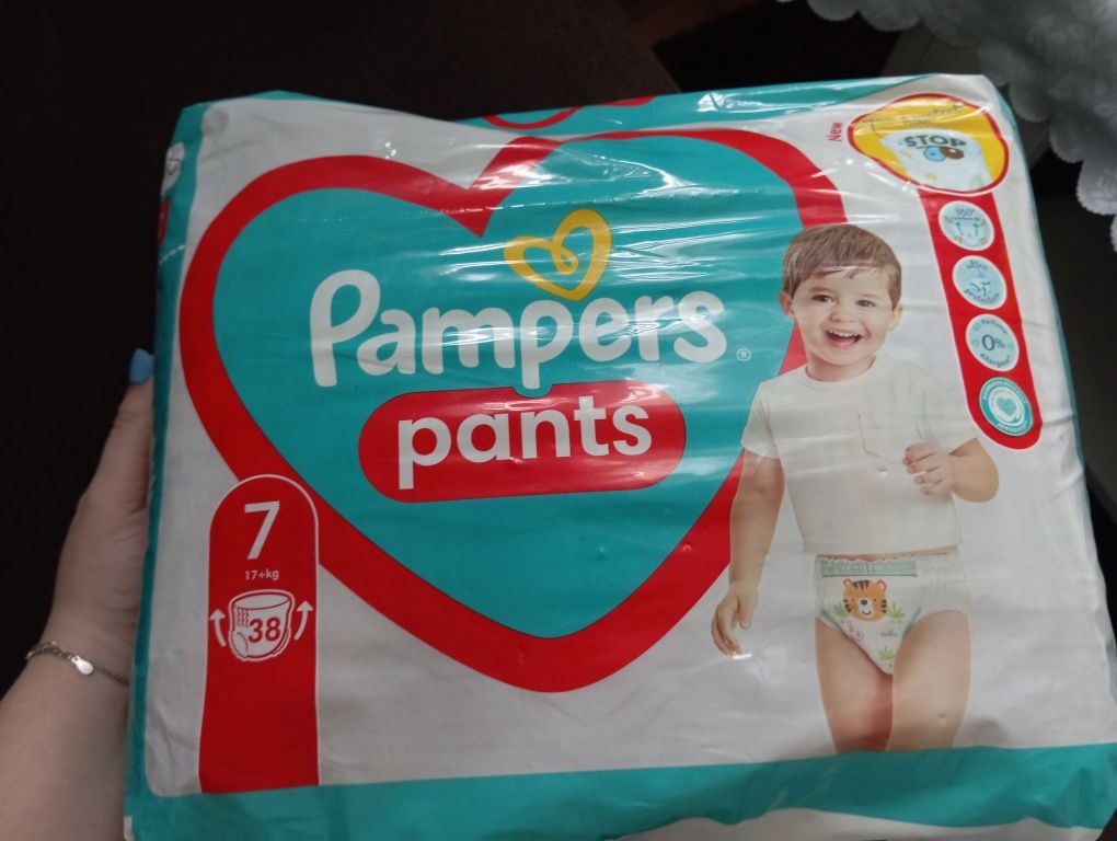 Pieluchomajtki pampers