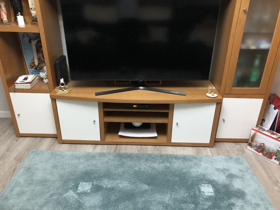 Móvel de sala em carvalho e lacado em branco