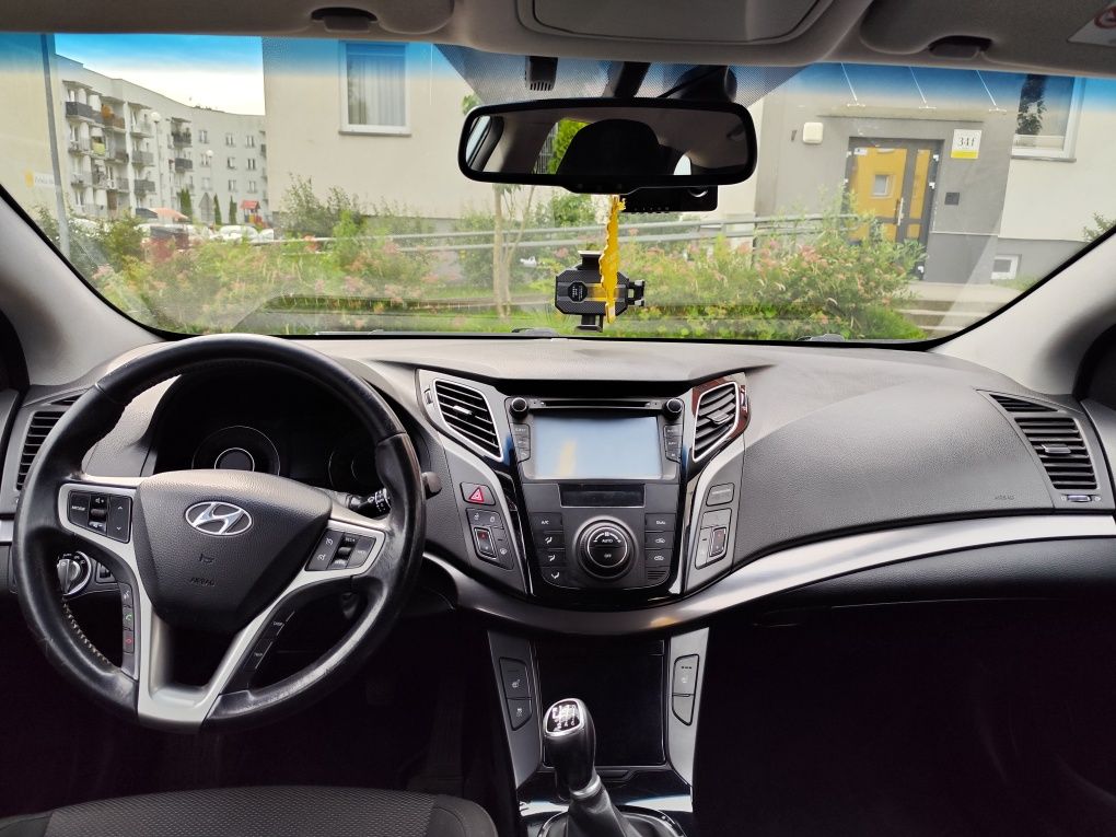 Hyundai i40 kombi hak bogate wyposażenie nawigacja