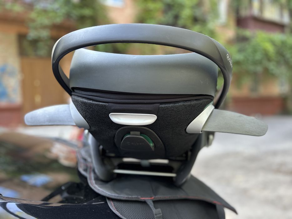 Автолюлька Cybex Cloud Z2 (розкладається в лежаче положення)