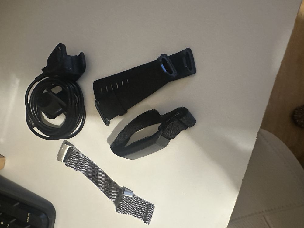 Smartwatch FITBIT 4 preto