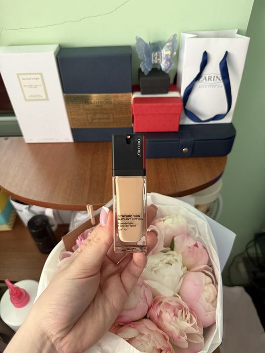 Тон Shiseido radiant lifting
