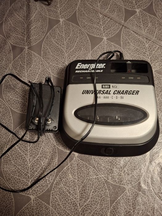 Зарядний  прилад