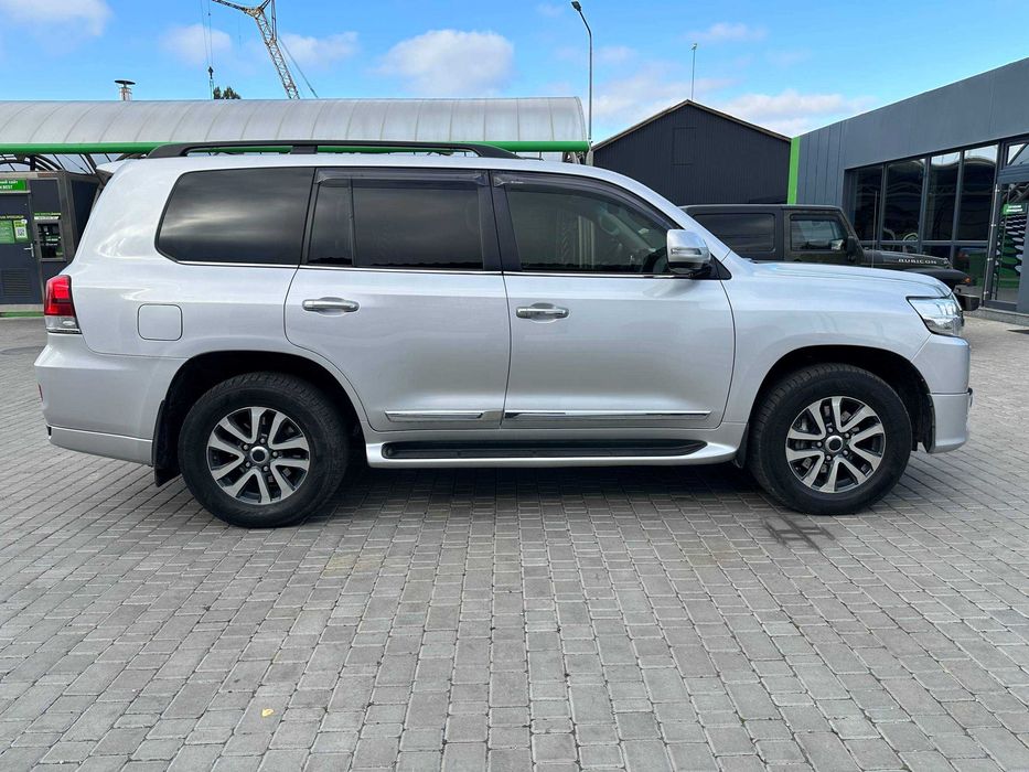 Toyota LC200 / Обмін на електромобіль.