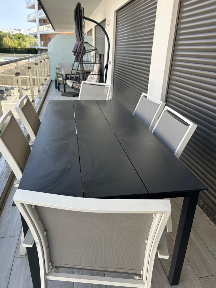 Mesa jardim com cadeiras