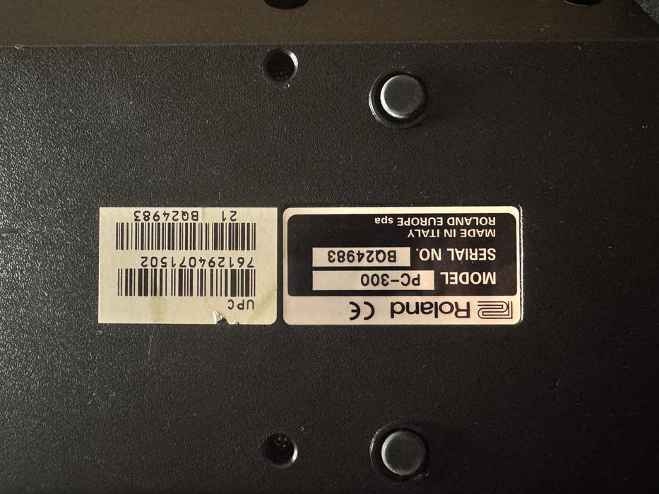 Roland PC-300 — MIDI-клавіатура (49 клавіш)