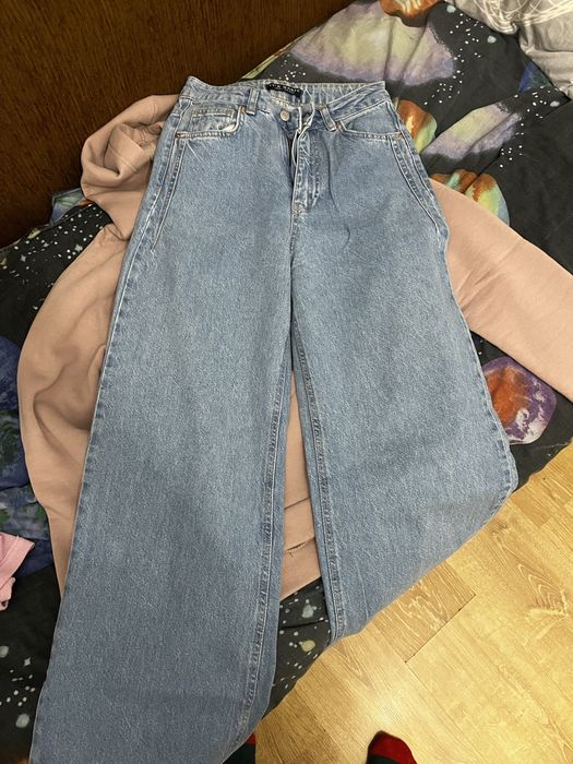 Одяг ношений ( кофта та джинси)