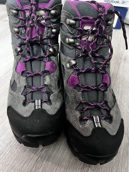 Трекінгові черевики