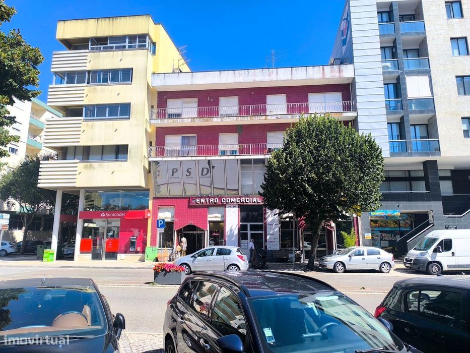 Loja em centro comercial, para venda, Rio Maior - Rio Maior