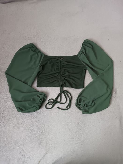Elegancka zielona bluzka top z bufiastymi rękawami na święta