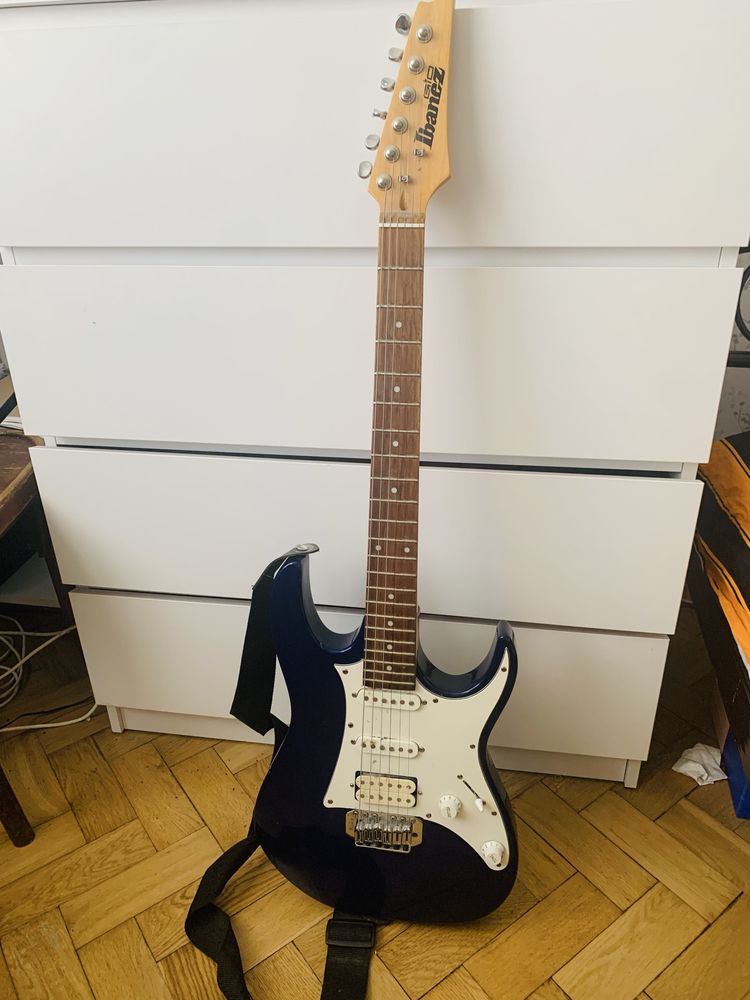 Гитара ibanez GRX 40 и усилитель ibanez GTA10.