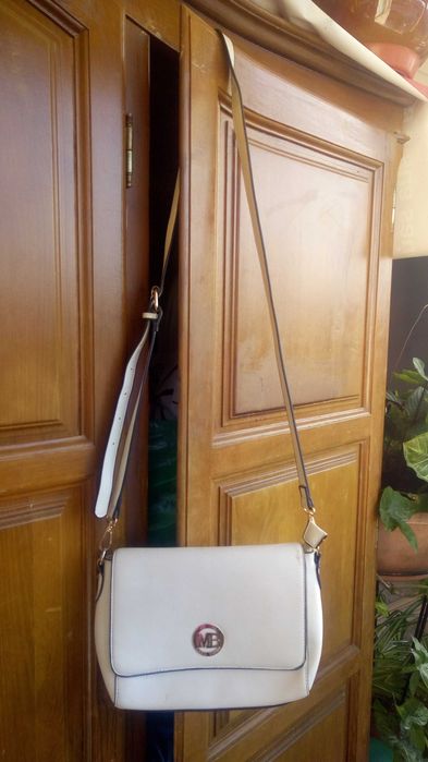 Várias carteiras / malas