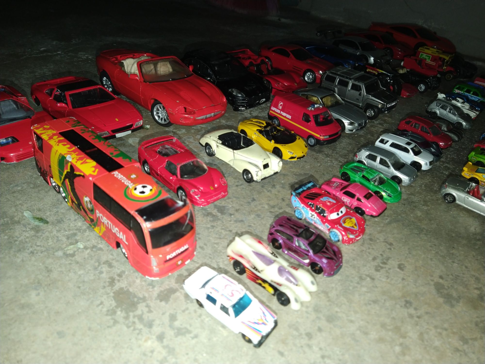 Lote de 50 carros