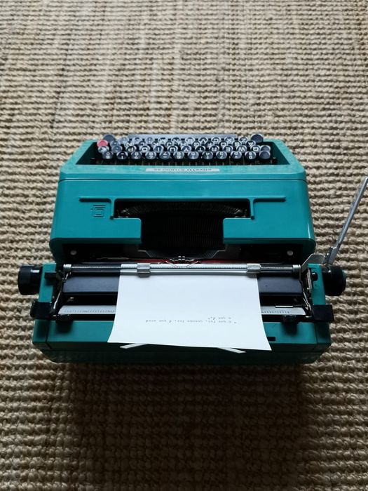 Máquina de escrever Olivetti studio 45