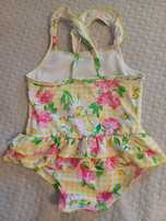 Roupa menina 1-2 anos e cabides bebé