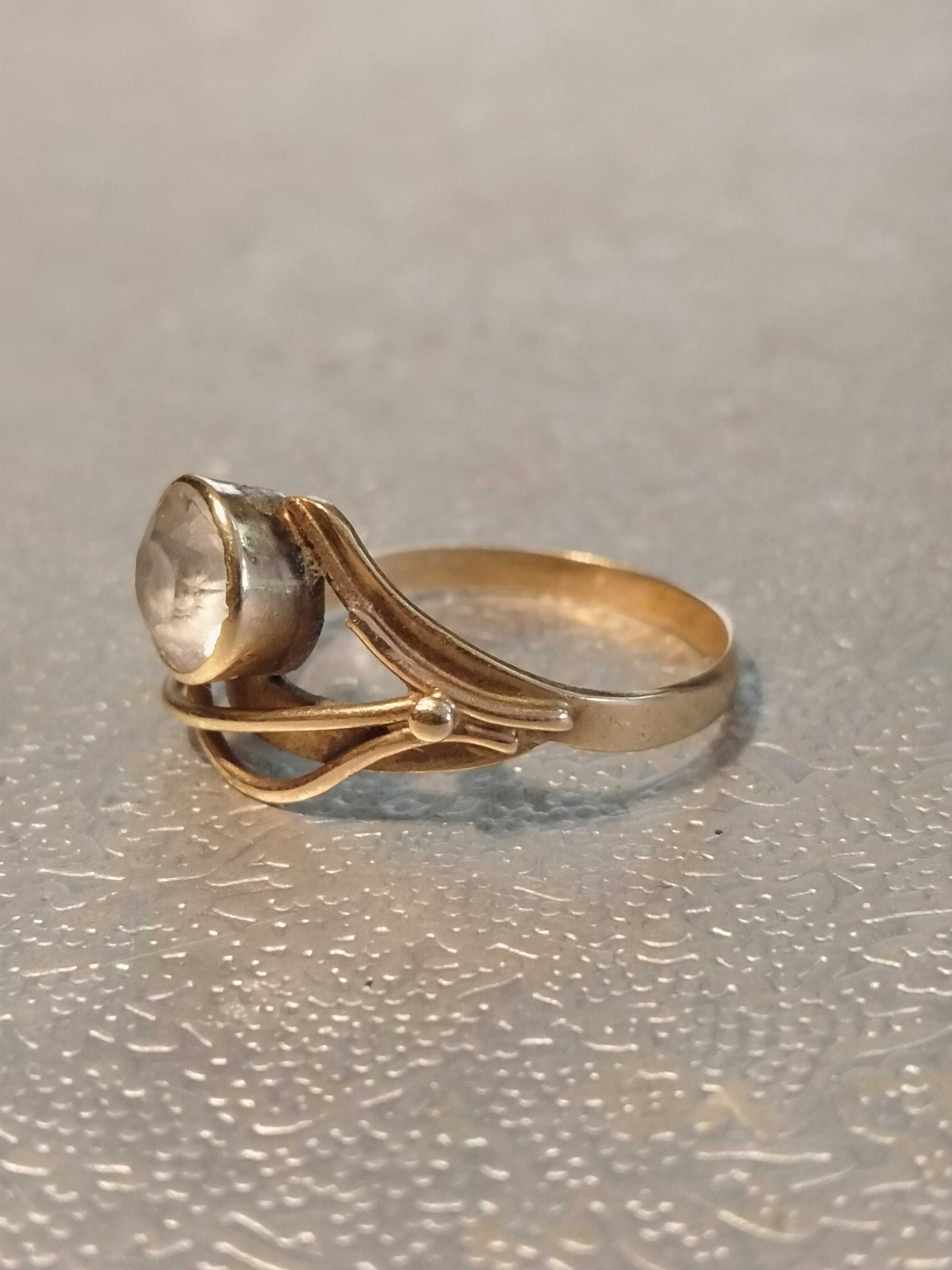 Złoty pierścionek z cyrkonią 585 2,31g PIĘKNY  / Nowy Lombard / Cz-wa