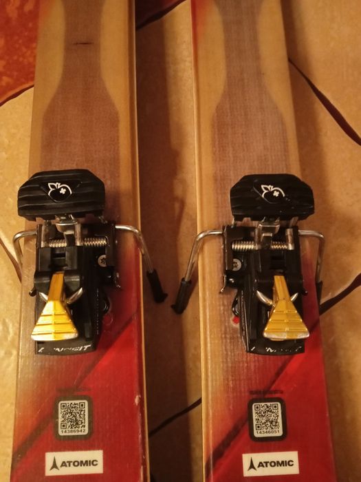 Narty skiturowe atomic backland foki