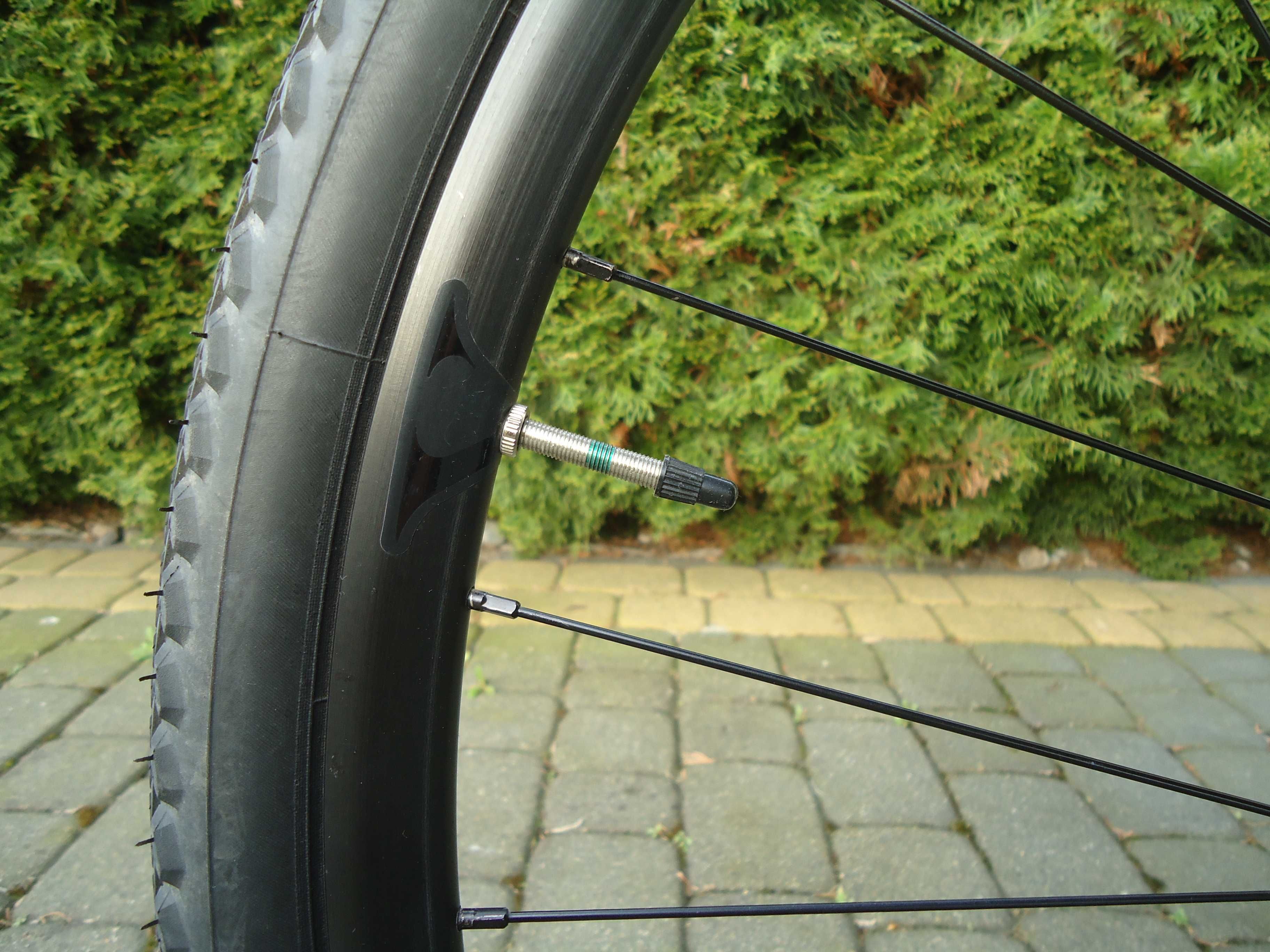 koła rowerowe 28-29 cal 700C gravel fitness Specialized czarne