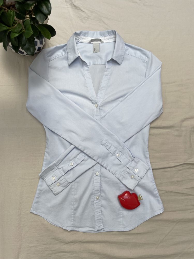 Błękitna koszula bez górnych guzików 34 H&M elegancka