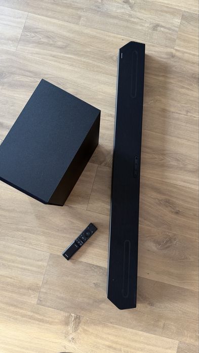 Soundbar Samsung z subwooferem + pilot, bardzo dobry stan