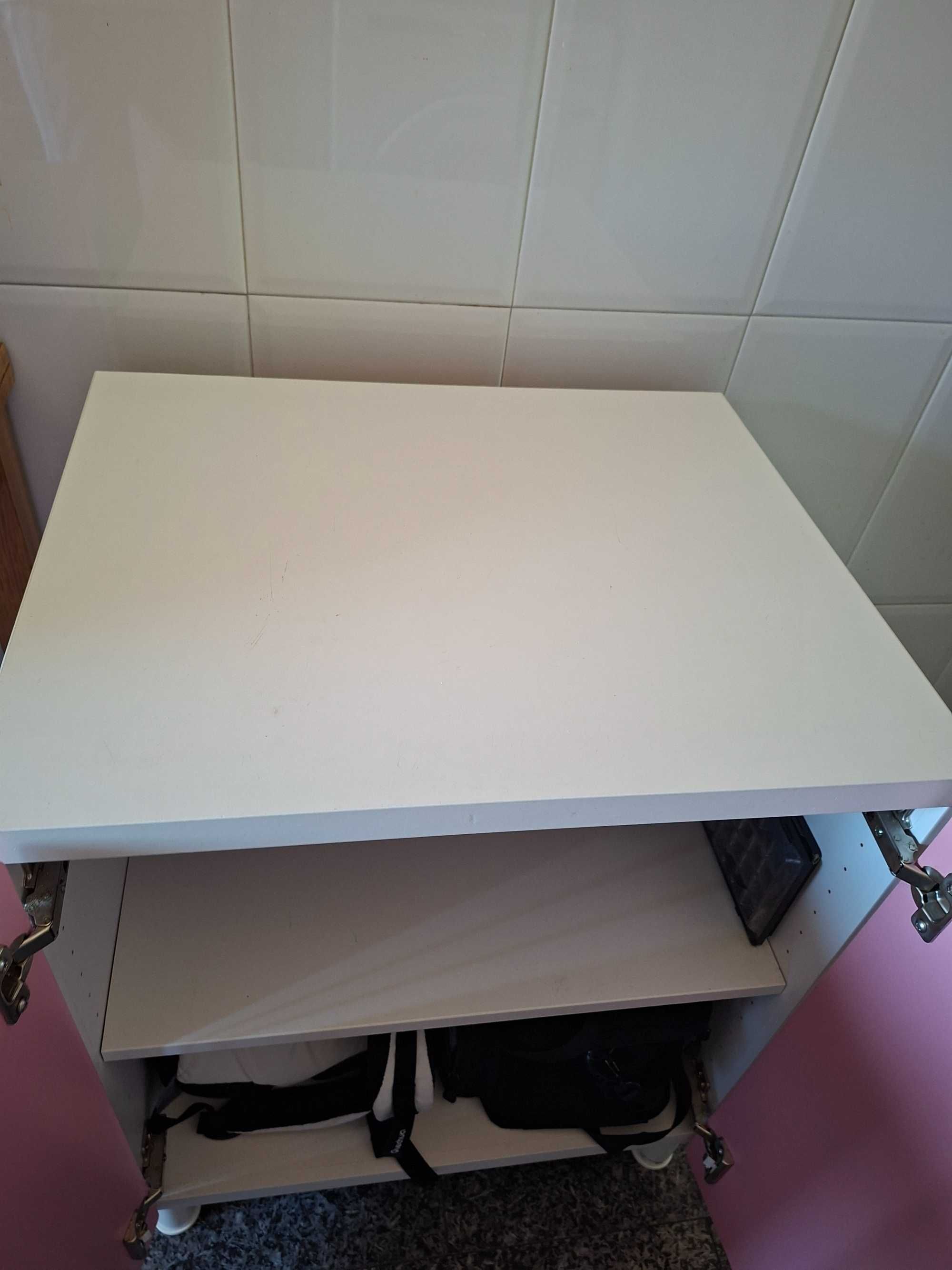 Mesa peq. E móvel