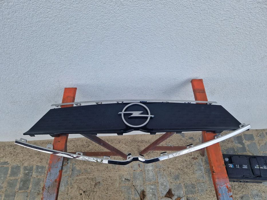 OPEL MOKKA B 2 II GRILL ATRAPA CHROM EMBLEMAT 9835272480