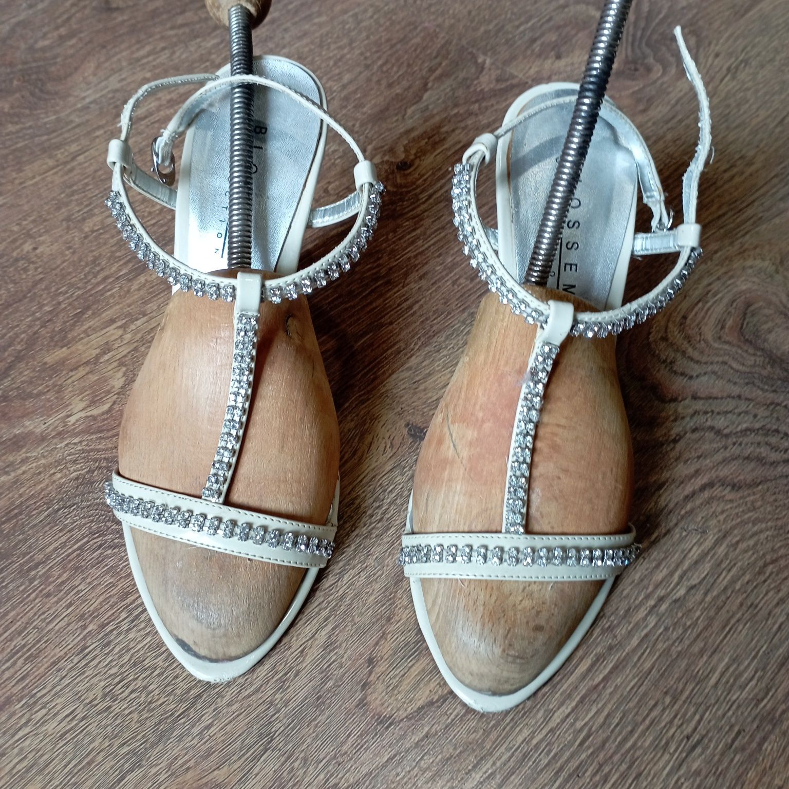 Обувь женская туфли босоножки кроссовки  ботинки
