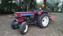 Trator Universal 4x4 direção assistida