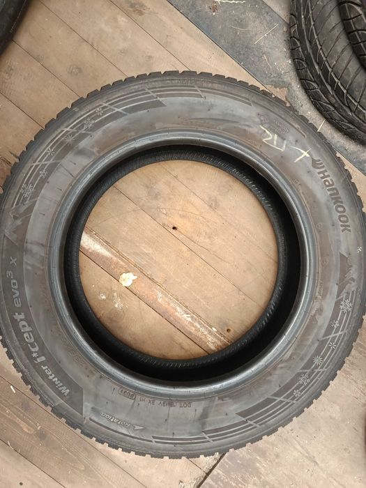 Opony zimowe 235/60r18 Hankook cena za 4 szt 2021r