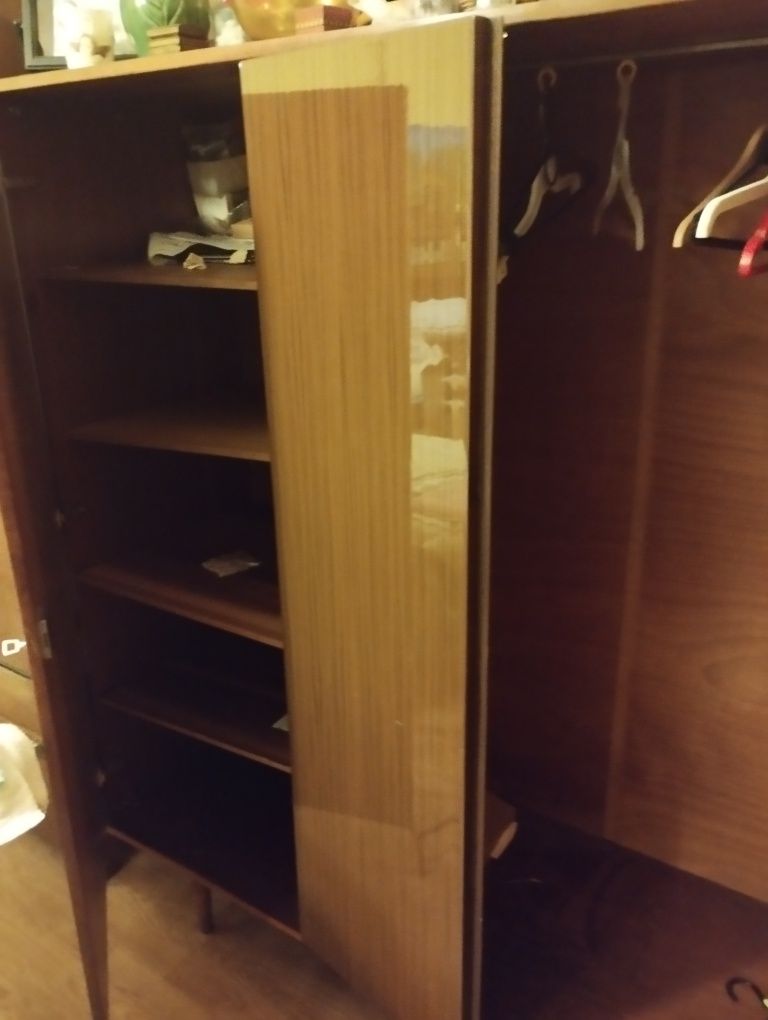 Szafa PRL garderoba, pojemna, lakierowana, wysoki połysk