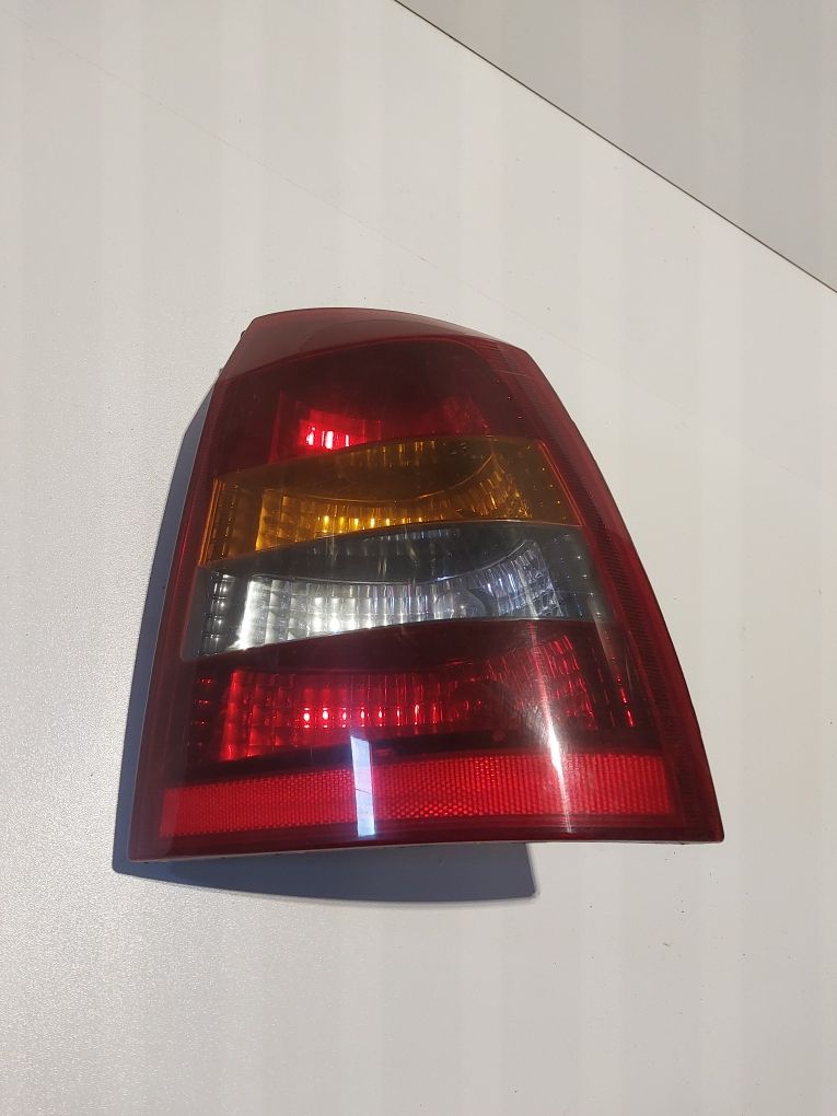Opel astra G sedan tylna prawa lampa tył prawy wkład lampy żarówe