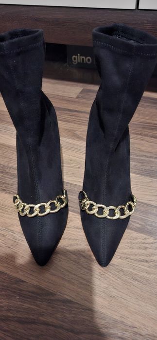 Czarme zamszowe botki 40