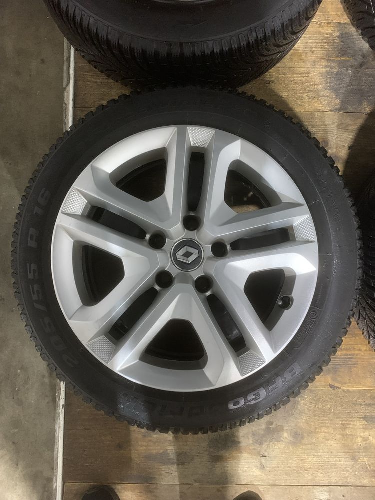 Koła zimowe z kołpakami 205/55 R16, z czujnikami ciśnienia