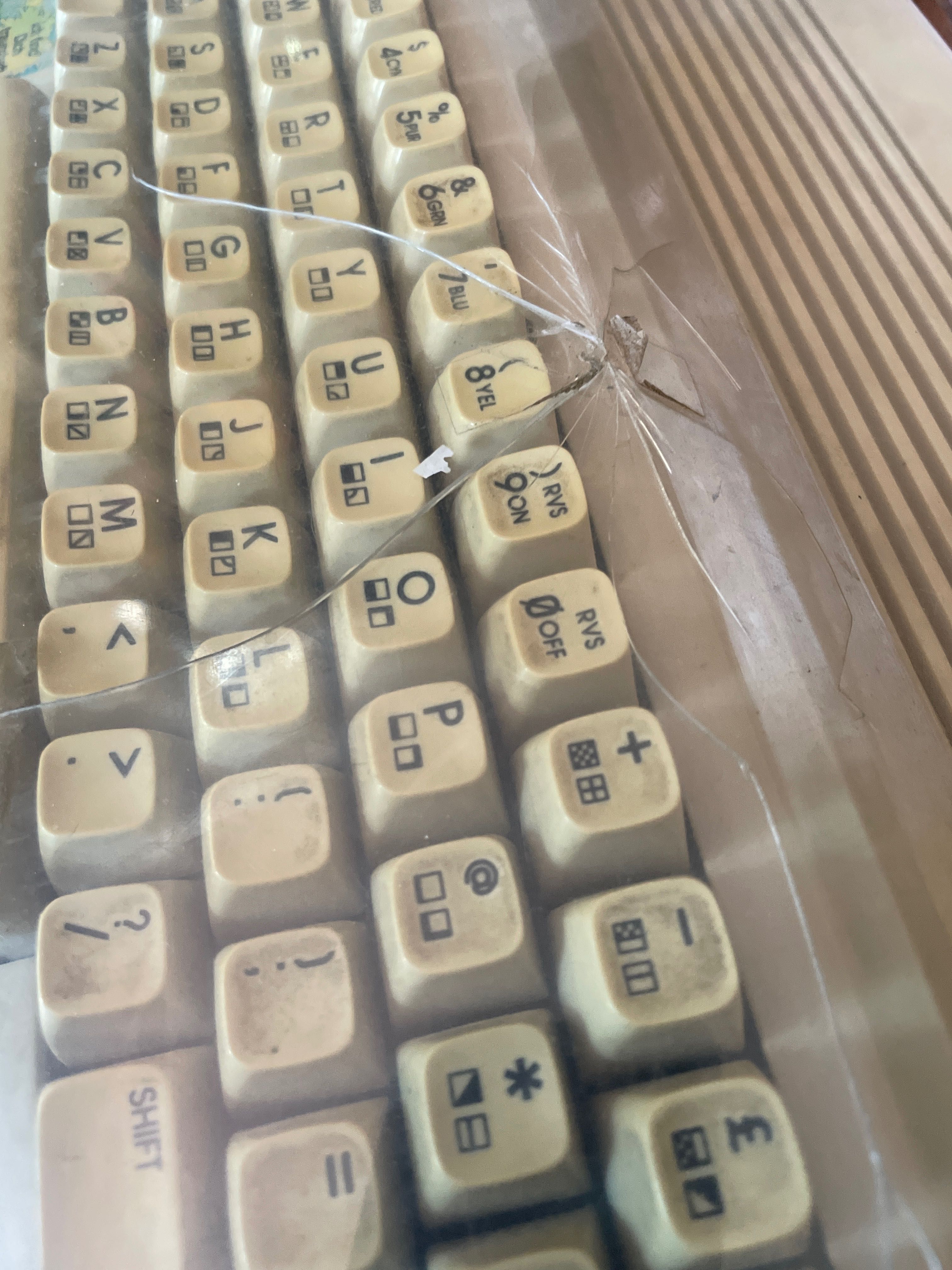 Komputer commodore C 64 plus pokrywa