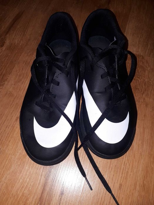 Buty turfy Nike 37.5 + gratis skarpety Nike długie