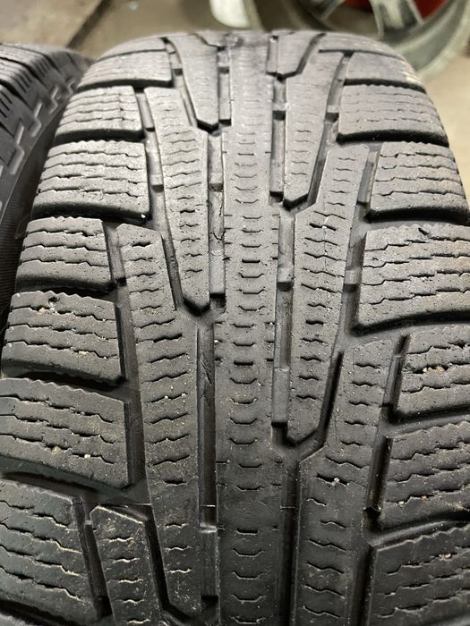 Продам пару зимових шин 215/70 R16 Nokian Nordman RS2